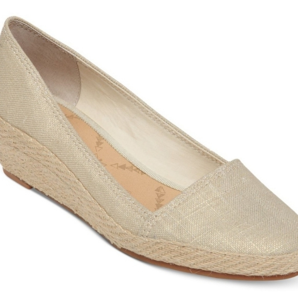NWOT Lucky Brand Flats